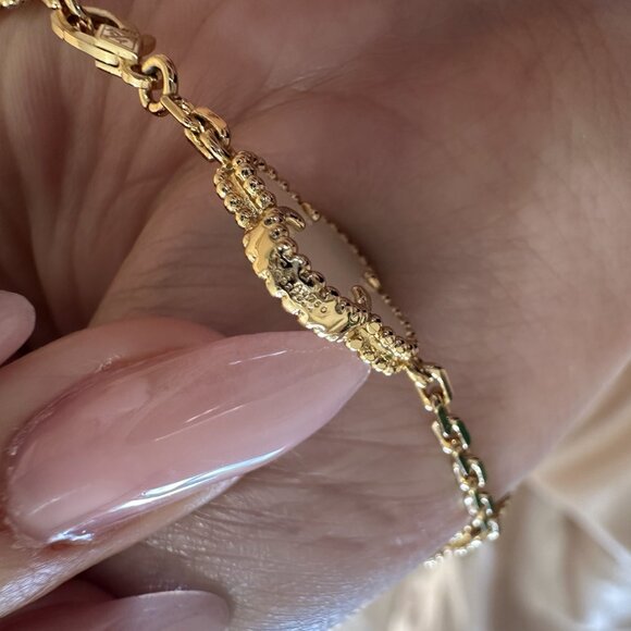 Van Cleef Mother of Pearl Vintage Alhambra 18K Gold Bracelet 5 Motifs - Picture 6 of 9